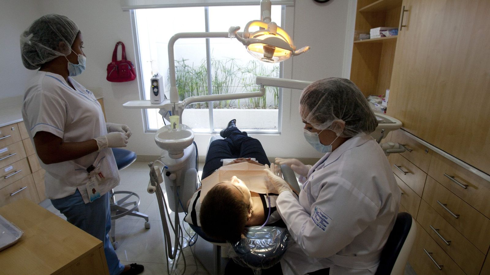 Los negocios que permanecen abiertos acusan la falta de clientes por el coronavirus