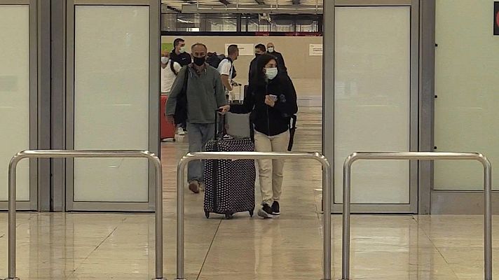 Telediario 1 - Los 200 españoles atrapados en India por el confinamiento ya están en España