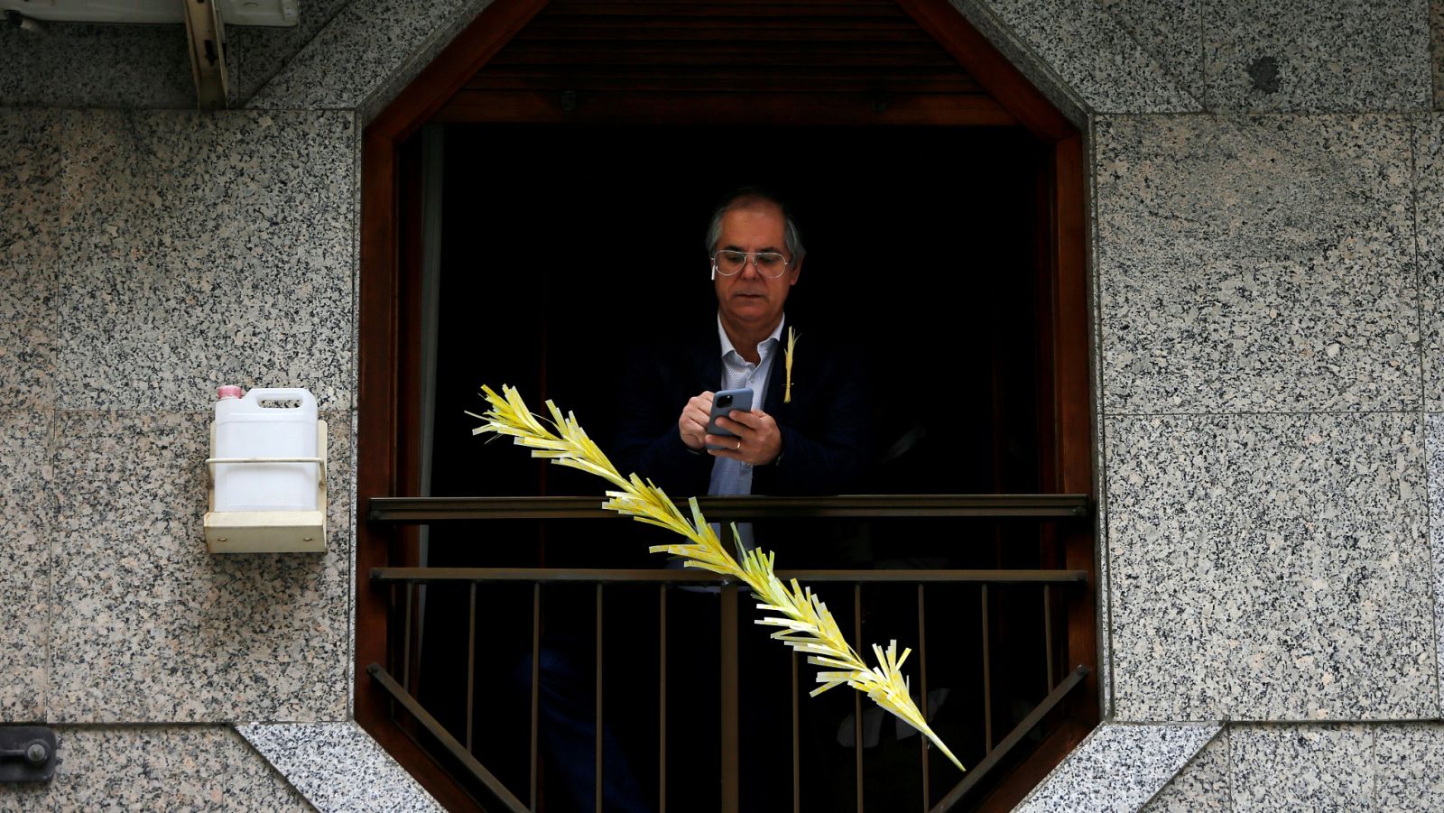 Vídeo: PhotoEspaña prepara el proyecto 'Desde mi balcón'