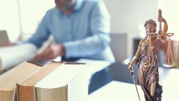 Telediario 1 - Abogados, notarías y registros: un servicio esencial que sigue funcionando pese al confinamiento