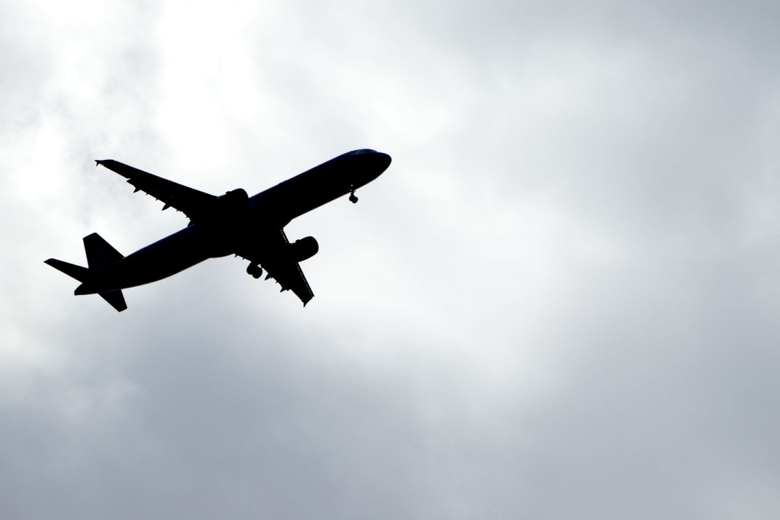 Puente aéreo sanitario entre Shanghai Madrid - España Directo | Ver