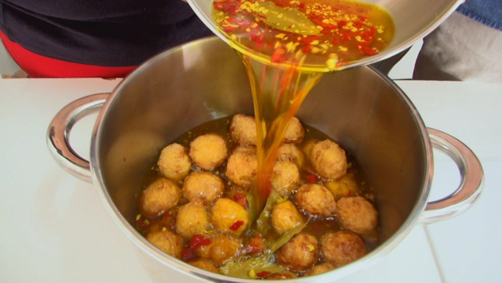 Bollos de patatas en escabeche, sabor de Cáceres