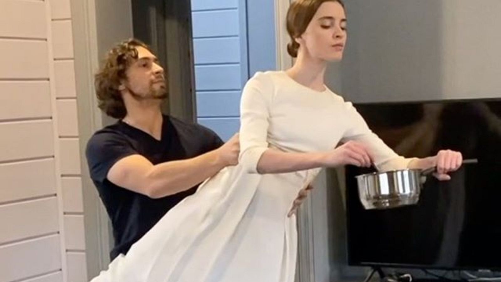 Ballet de autoaislamento: así pasa el confinamiento un grupo de bailarines rusos