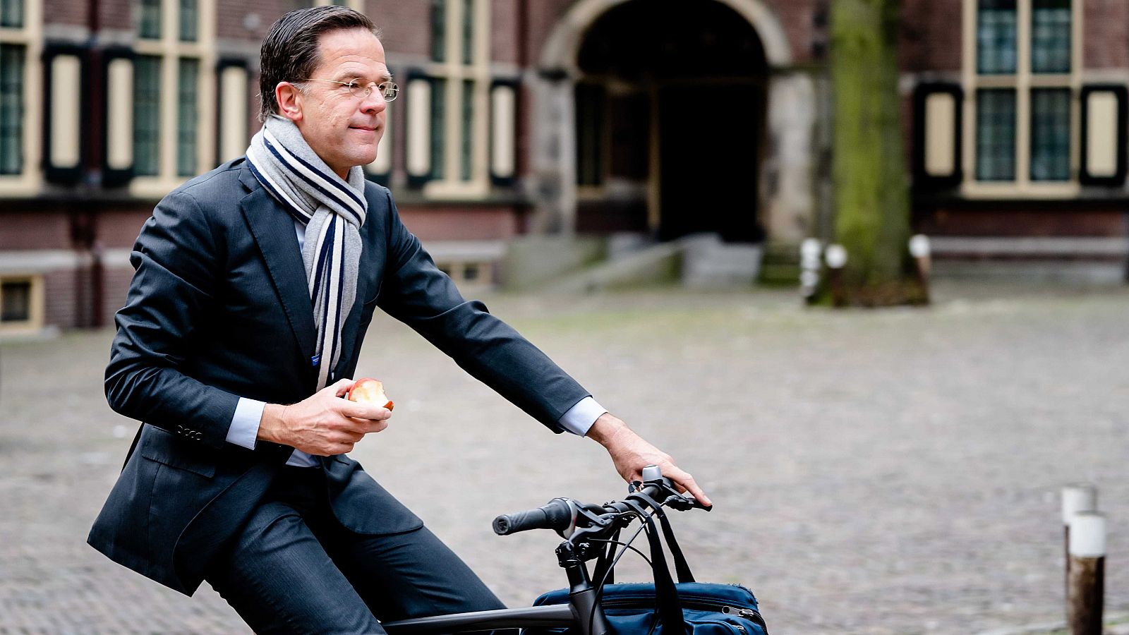 Pedro Sanchez ha asegurado en el Congreso que la Unión Europea está en peligro si no hay solidaridad. El jueves por la tarde se reúne el Eurogrupo tras el fracaso de la última reunión y la división entre los países mediterraneos y los del norte. Han