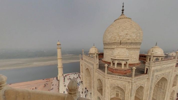 Telediario 1 - Turismo virtual durante el confinamiento: de admirar en directo la naturaleza africana a volar al espacio