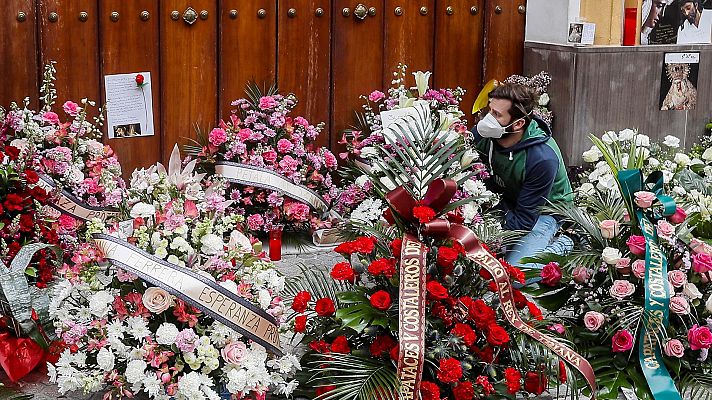 Telediario 1 - Flores y música en Sevilla, en un Jueves Santo sin procesiones por el coronavirus