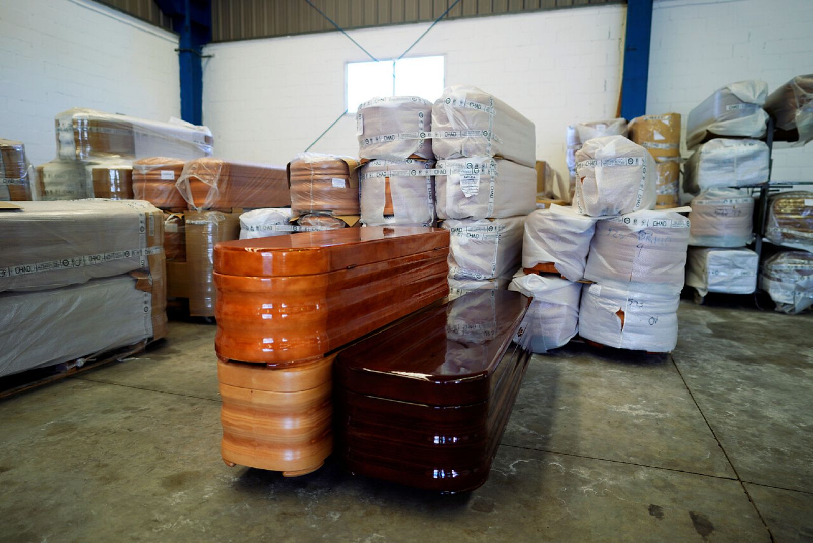 La saturación de morgues y funerarias dificulta a familiares de fallecidos localizar sus cuerpos