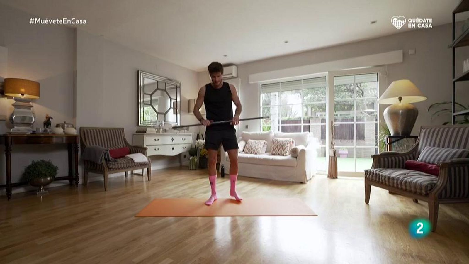 Muévete en casa - Calentamiento con un palo de escoba | Ver