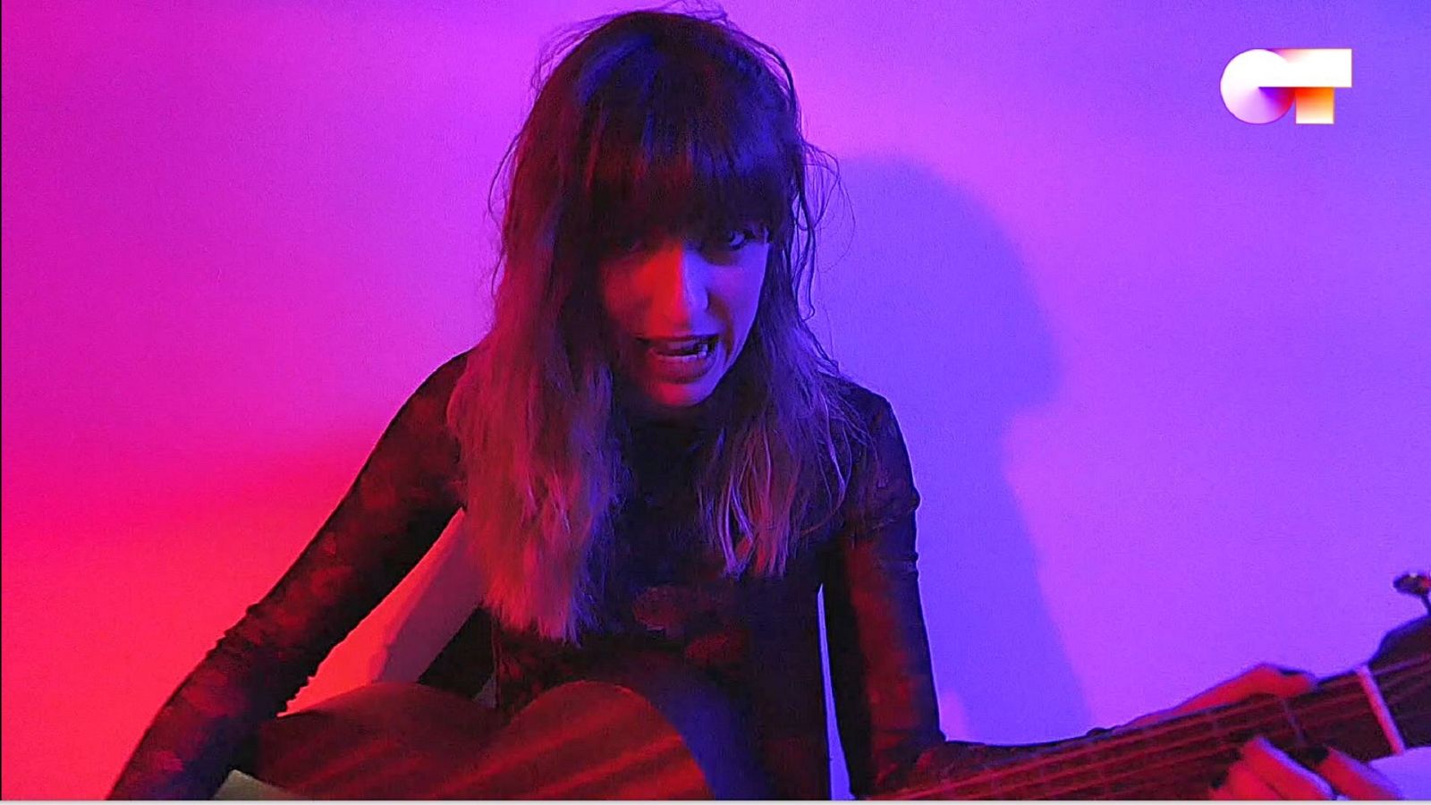 Maialen canta "Me quedo" en el tercer pase de micros de #QuedOTenCasa