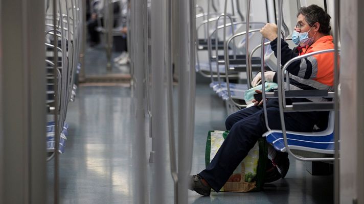 Informativo 24h - El Gobierno recomienda el uso de mascarillas para las personas que viajen en transporte público