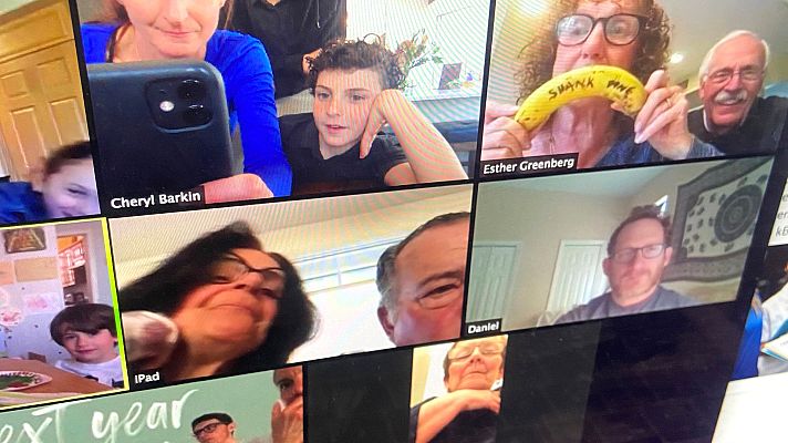 Telediario 1 - El confinamiento por el coronavirus nos obliga a mantener las relaciones sociales a distancia