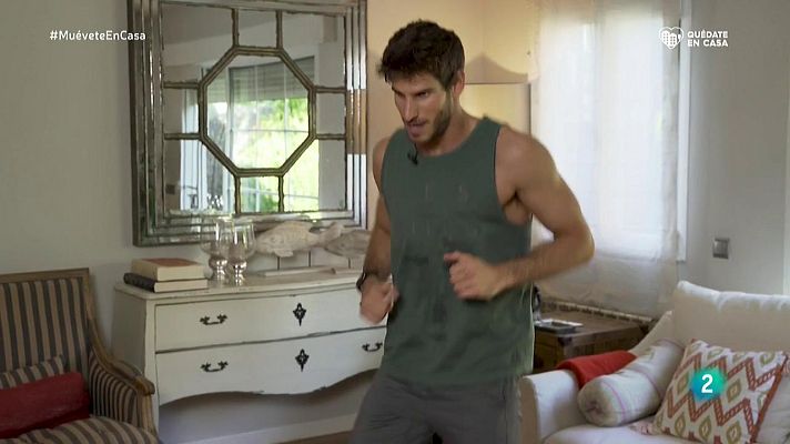 Muévete en casa - Ejercicios de 'body combat' con brazos y piernas