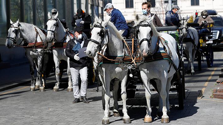 Telediario 1 - Las iniciativas solidarias se multiplican por todo el mundo con el coronavirus