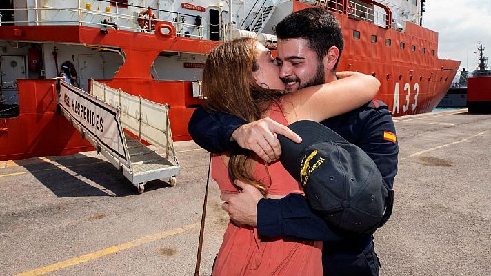 Telediario 1 - 30 días sin abrazos ¿Por qué los necesitamos?