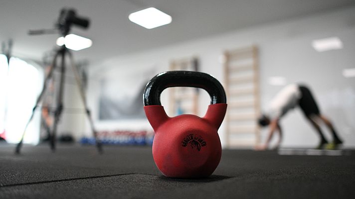 Telediario 1 - Material deportivo videojuegos y... Máquinas de coser: los productos más demandados en internet