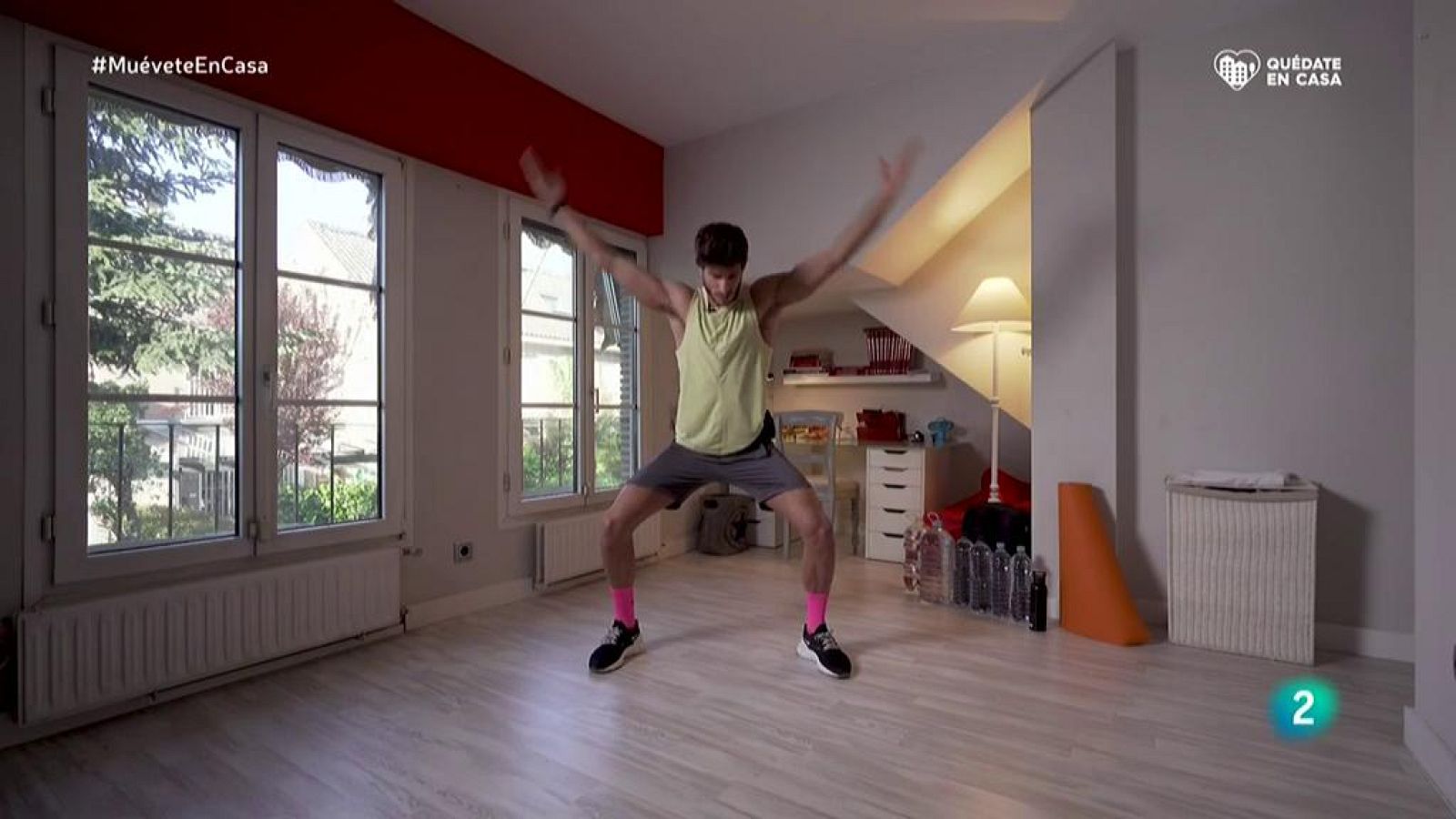 Muévete en casa - ¡Activa hombros, espalda, abdomen y piernas!