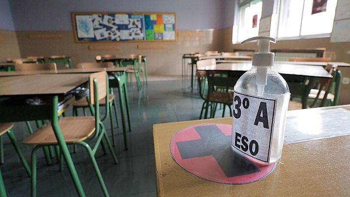 Telediario 1 - Gobierno y comunidades autónomas acuerdan el final del curso en junio con suspensos excepcionales