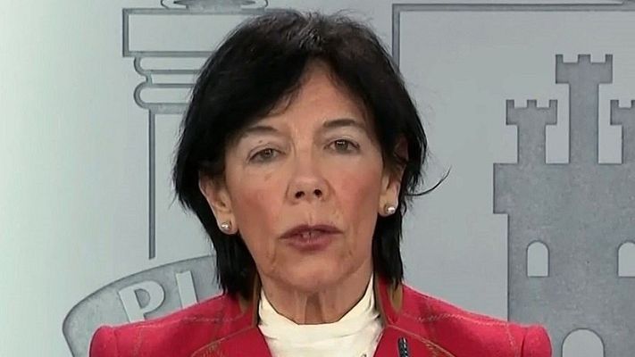 Especiales informativos - La ministra de Educación recuerda "que no hay aprobado general"