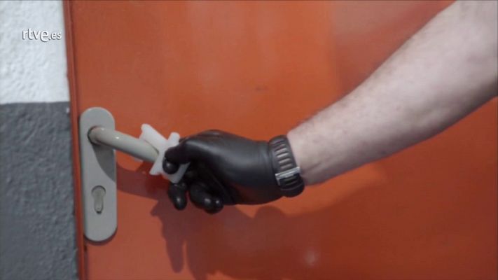 Telexornal - Galicia - Llaves sanitarias para abrir puertas sin contacto
