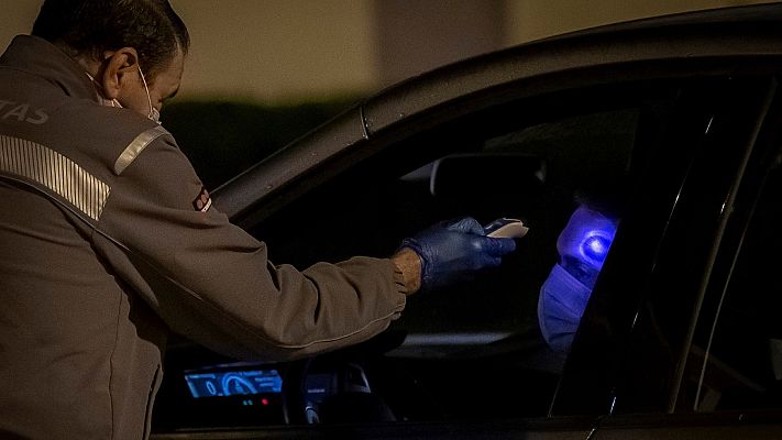 Telediario 1 - Las empresas comienzan a tomar la temperatura a trabajadores