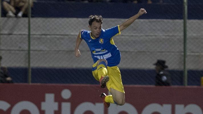 Telediario 1 - Pablo Gállego, el único futbolista español en activo
