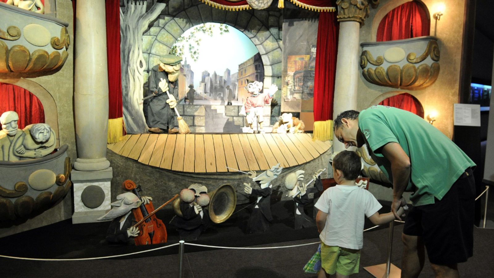 Los títeres pendientes de un hilo por la crisis del coronavirus | Ver