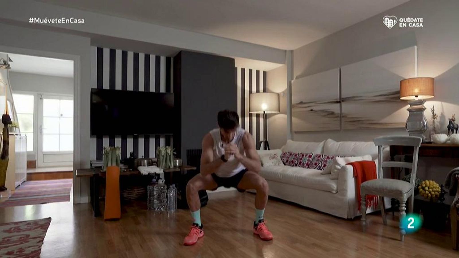 Muévete en casa - ¡Calentamiento intenso de piernas!