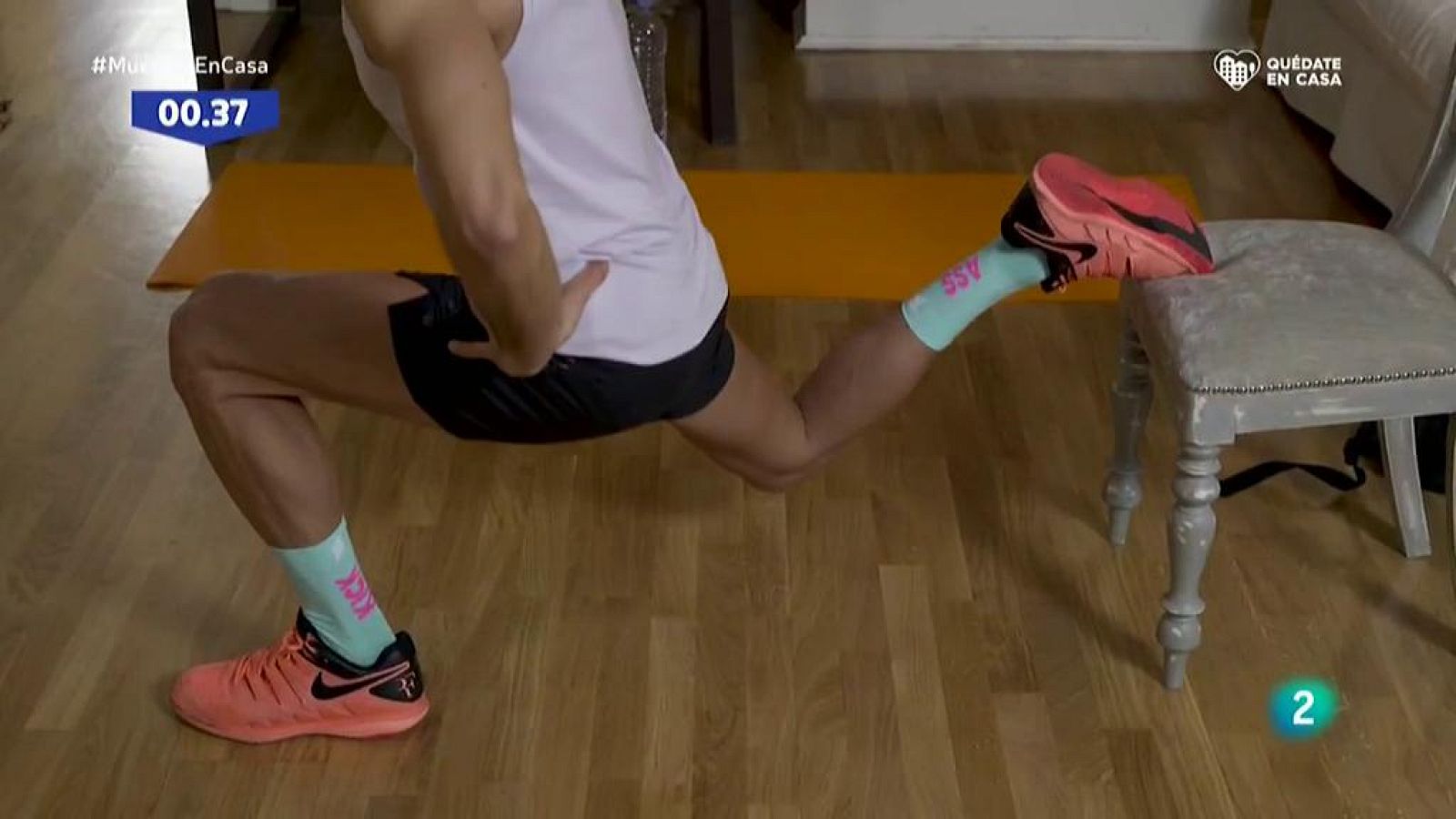 Muévete en casa - ¡Trabaja los gemelos y aprende a hacer sentadillas búlgaras!