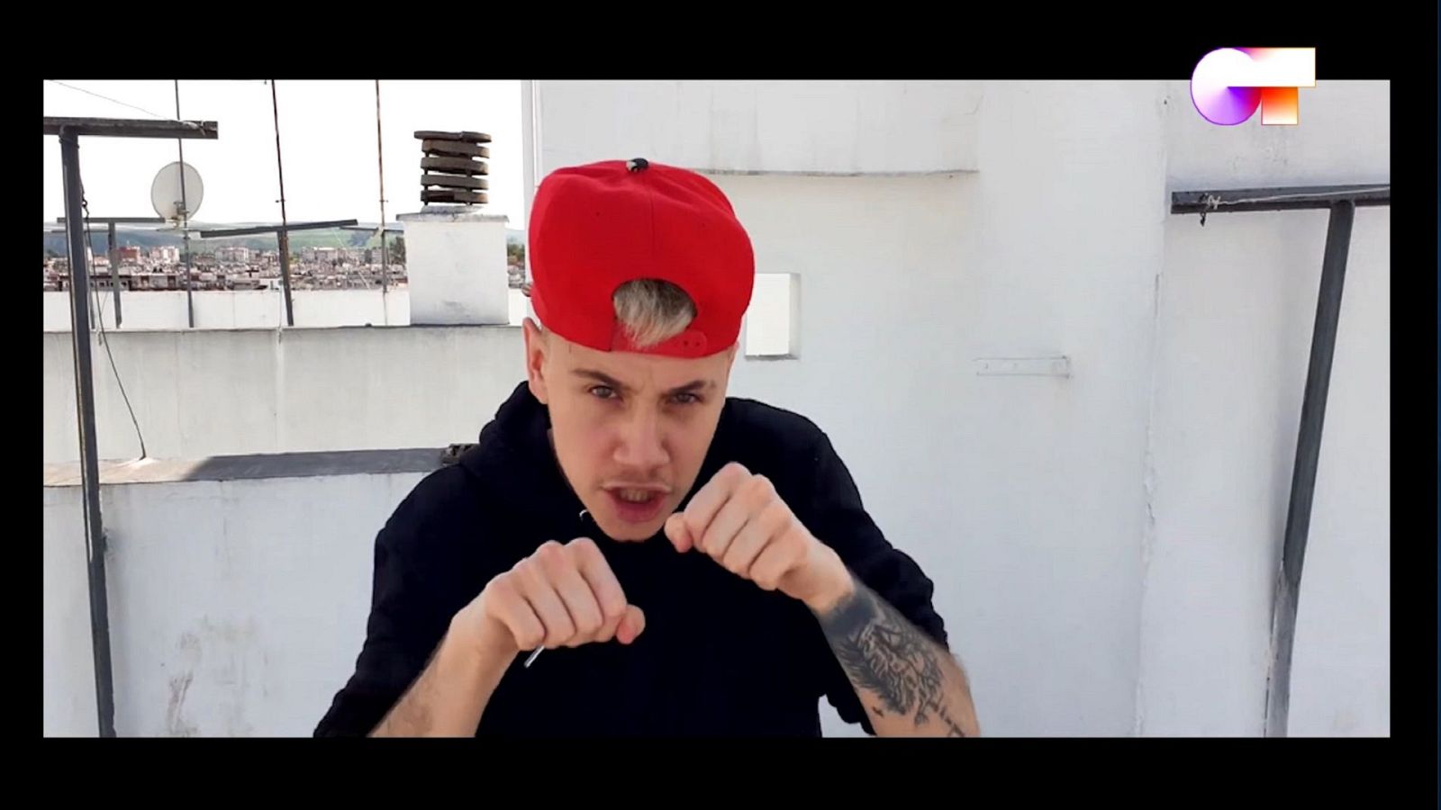 Hugo canta "Swish Swish" en el cuarto pase de micros de #QuedOTenCasa