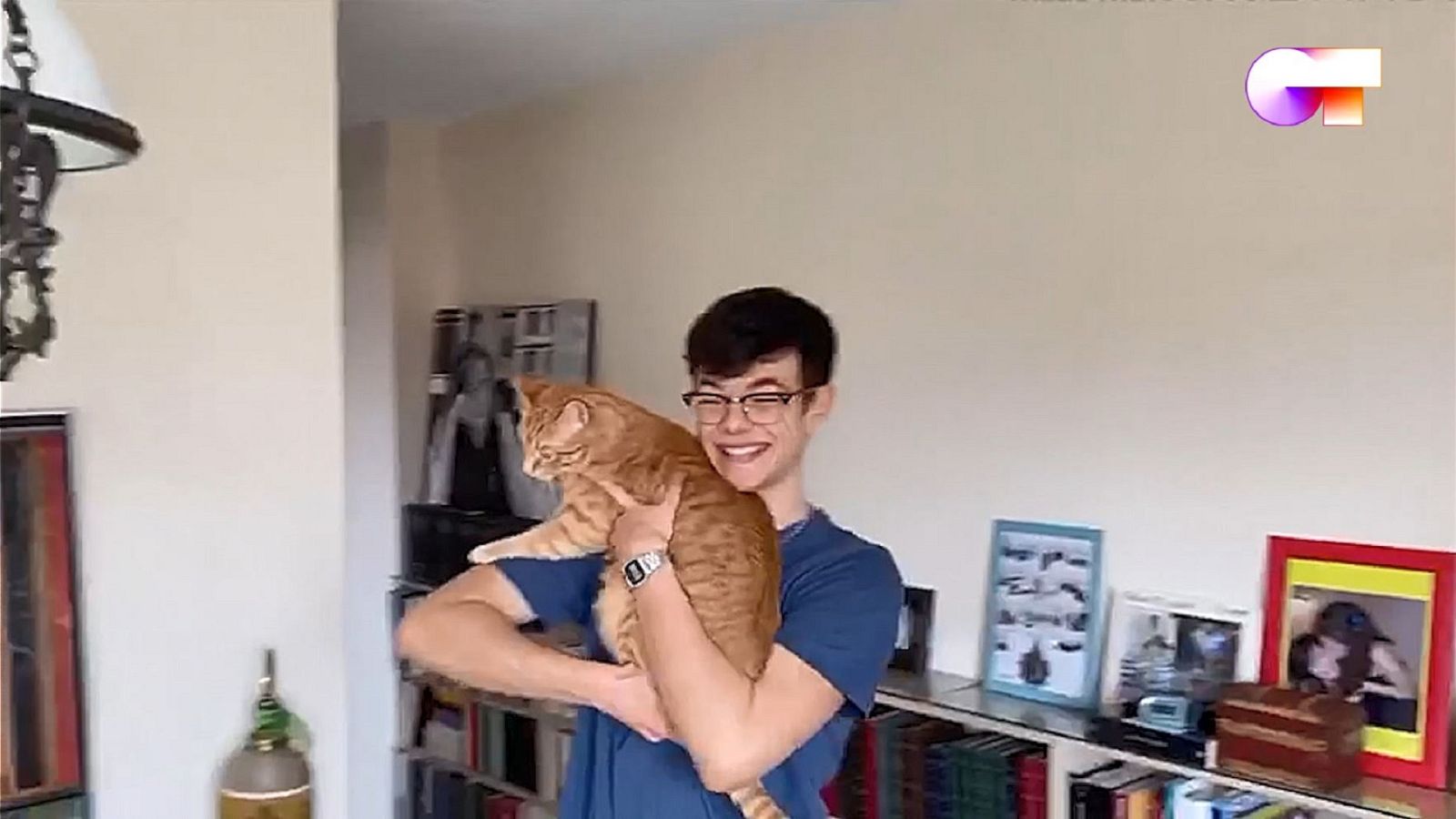 Flavio canta "Happy Together" en el cuarto pase de micros de #QuedOTenCasa