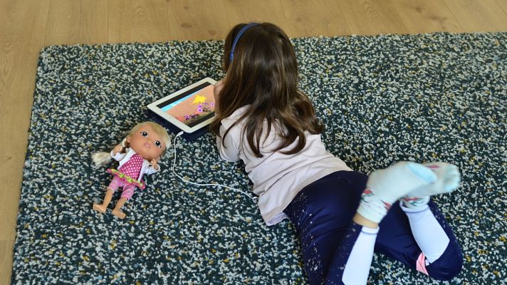 Telediario 1 - Expertos recomiendan que los estudiantes de primaria y cursos iniciales no vuelvan al colegio hasta septiembre