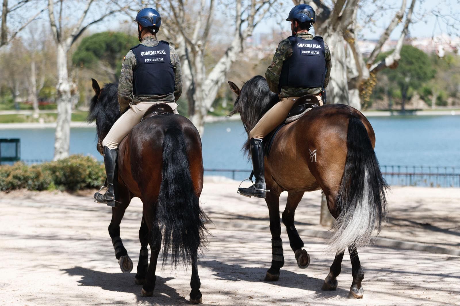 La labor de la guardia real durante el confinamiento - España Directo | Ver