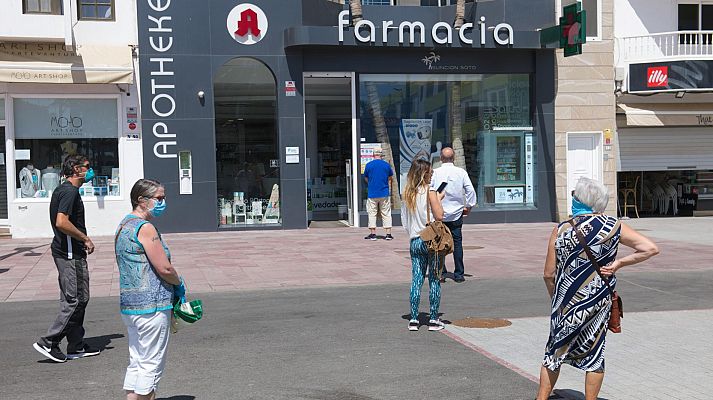 Telediario 1 - Los farmacéuticos piden un control del precio de las mascarillas con medidas como la bajada del IVA