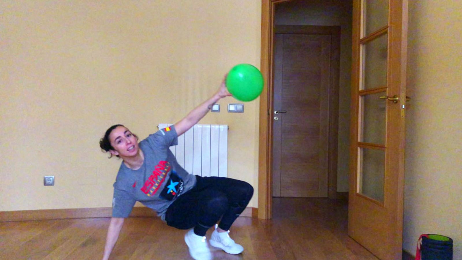 EDUCACIÓN FÍSICA - ¡Nos movemos! con Silvia Dominguez, baloncesto - EduClan 9 a 10 años | Ver