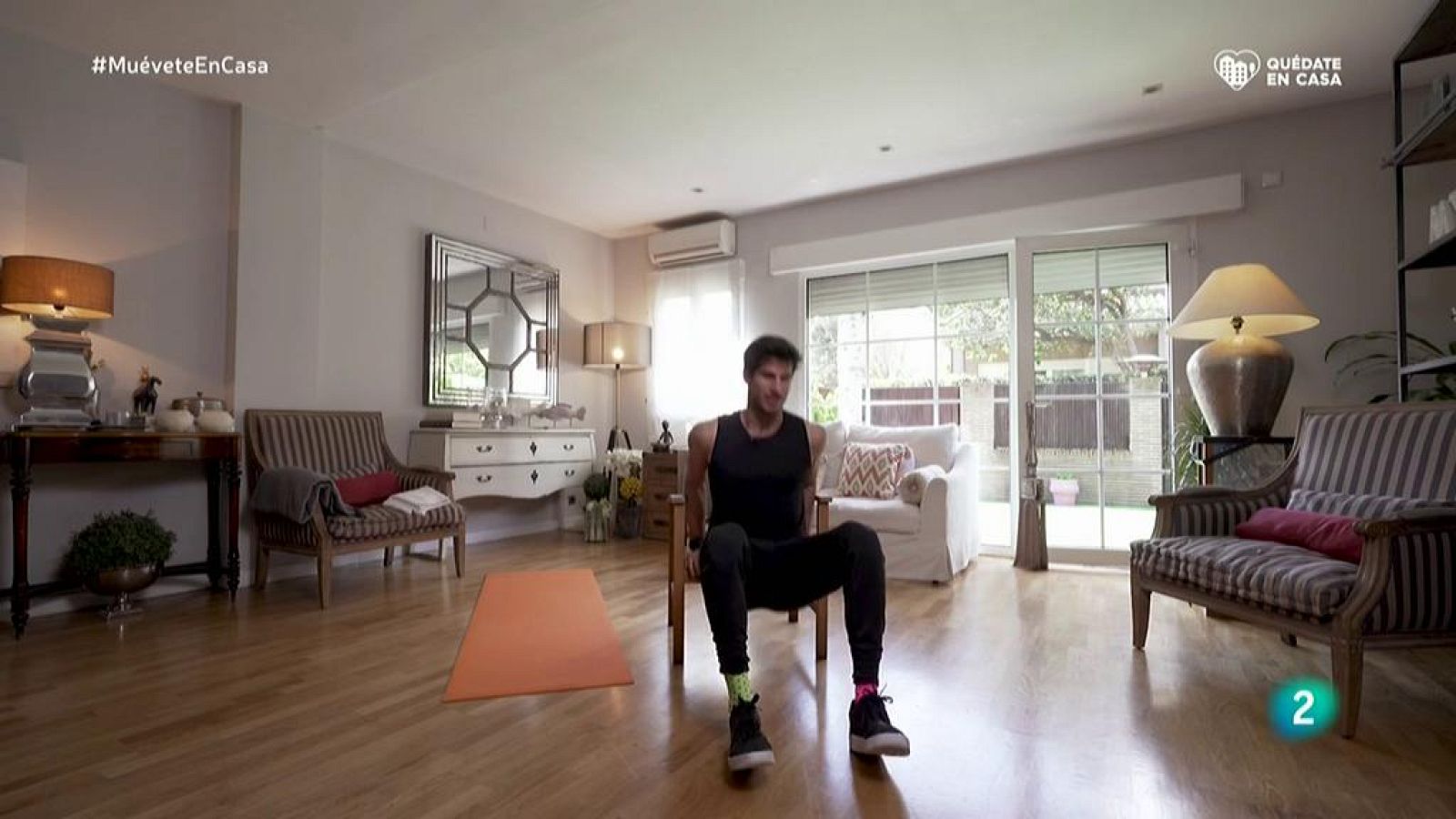 Muévete en casa - Circuito 1: burpees, balanceo, flexión y extensión rodilla, planchas y estiramientos brazos