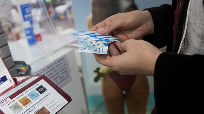 Telediario 1 - Un informe encargado por la Generalitat propone un documento que identifique a quienes hayan pasado el coronavirus