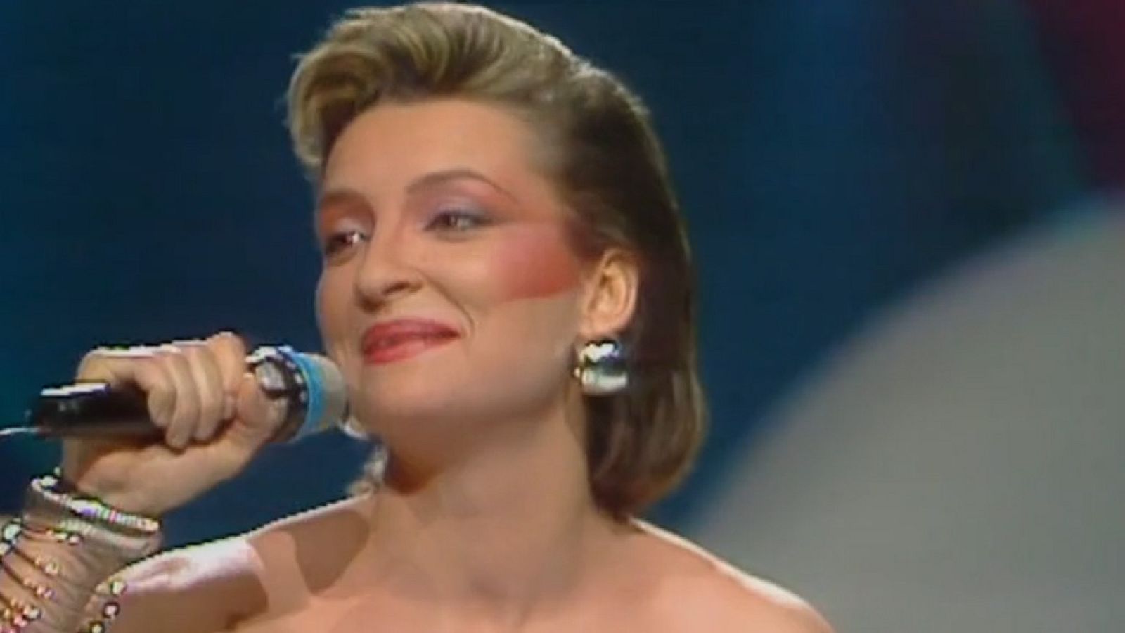 Festival de Eurovisión 1987 - Patricia Kraus cantó "No estás solo" - Festivales de Eurovisión en el Archivo de RTVE | Ver