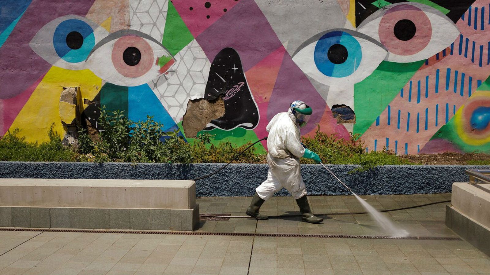 Europa comienza una "vuelta a la normalidad" muy cautelosa y sujeta a revisión - RTVE.es | Ver