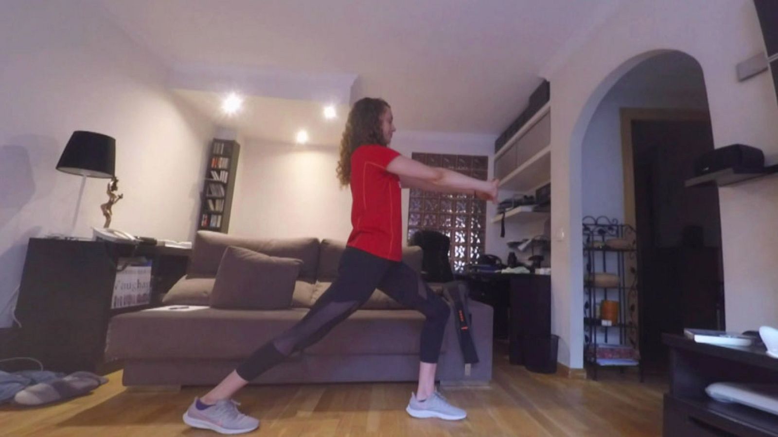 EDUCACIÓN FÍSICA - ¡Nos movemos! con Sara Saldaña, natación artística - EduClan 6 a 8 años | Ver