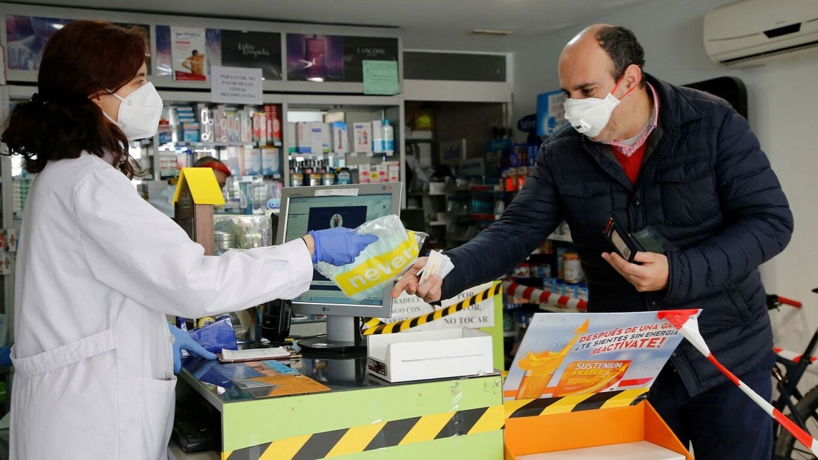 El Gobierno fija en 0,96 euros el precio máximo para las mascarillas quirúrgicas - RTVE.es | Ver