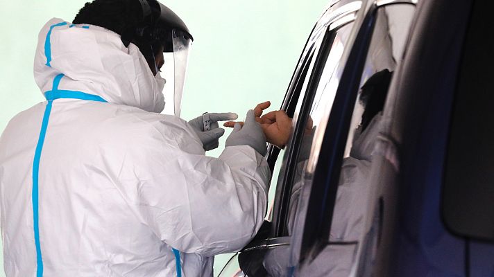 Telediario 1 - Un test en pruebas permitirUn test en pruebas permitiría detectar el coronavirus en menos de un minuto