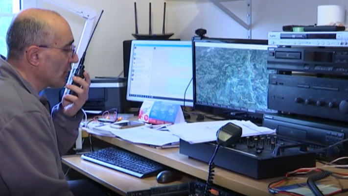 Telediario 1 - Alumnos de Lugo continúan las clases con 'walkie talkies'