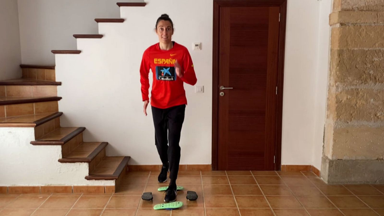 EDUCACIÓN FÍSICA - ¡Nos movemos! con Alba Torrens, baloncesto - EduClan 6 a 8 años | Ver