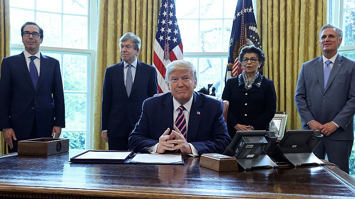 Telediario 1 - Trump protagoniza una nueva polémica al proponer "inyectar desinfectante" como remedio contra el coronavirus