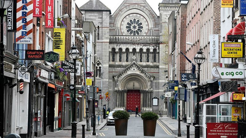 Irlanda consigue controlar la pandemia de coronavirus tras establecer medidas diferentes a Reino Unido - RTVE.es - Telediario 1 | Ver