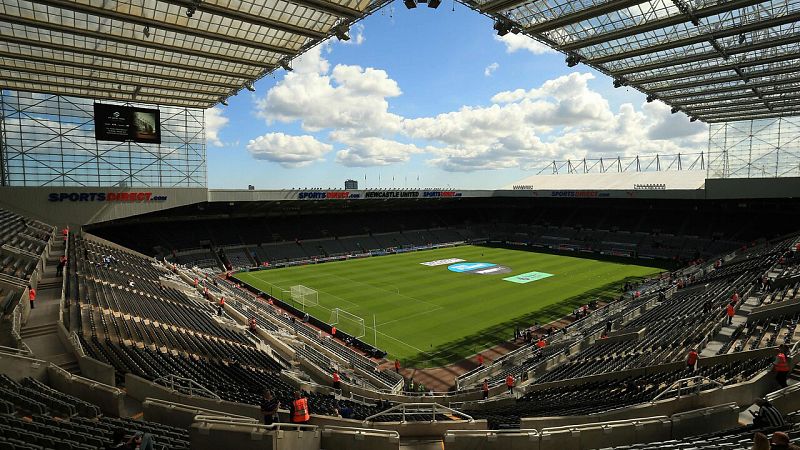 La Premier League prepara un plan de retorno a la competición en junio