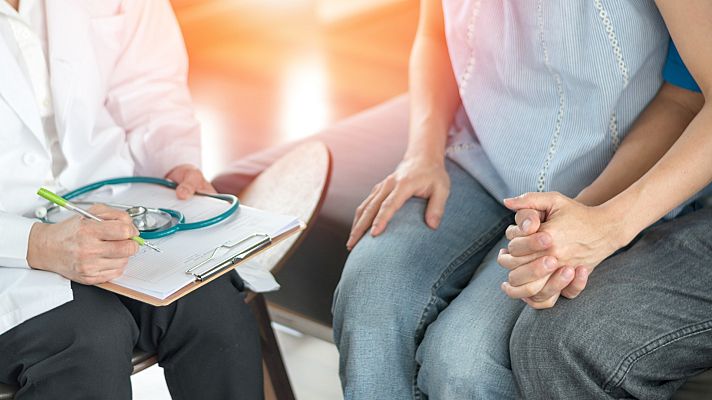 Telediario 1 - La reproducción asistida, en cuarentena