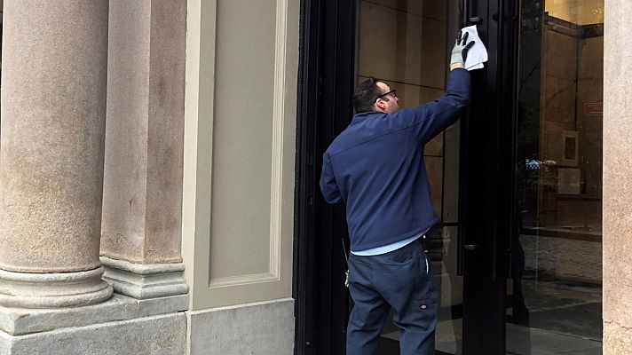 Telediario 1 - La labor de los conserjes durante la crisis del coronavirus