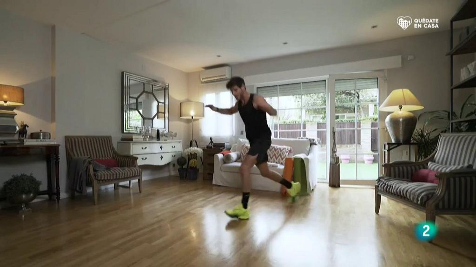 Muévete en casa - ¡Cardio con movimientos de combate!