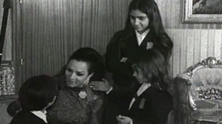 Lazos de sangre - Lola Flores con sus pequeños